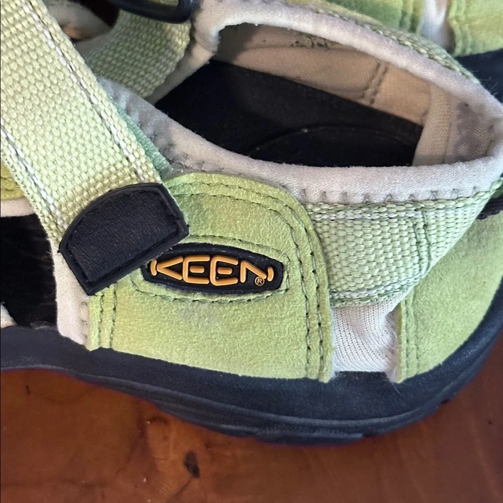 Youth Keen Newport New H2 Green Waterproof Hiking Sandals Size 3 EU 35
